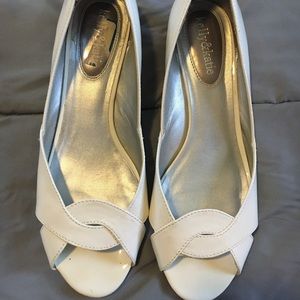 White Patent Leather peep-toe shoes (8.5)